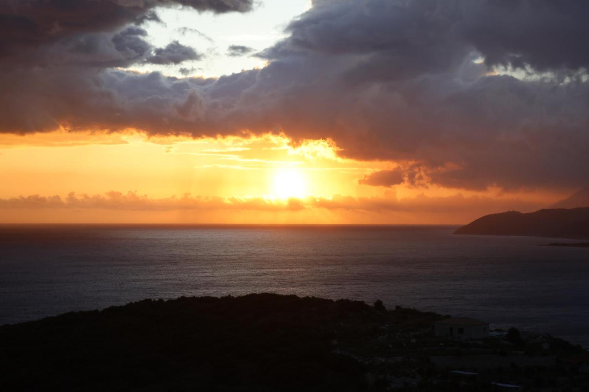 Sunset Serenity Himare Exterior foto